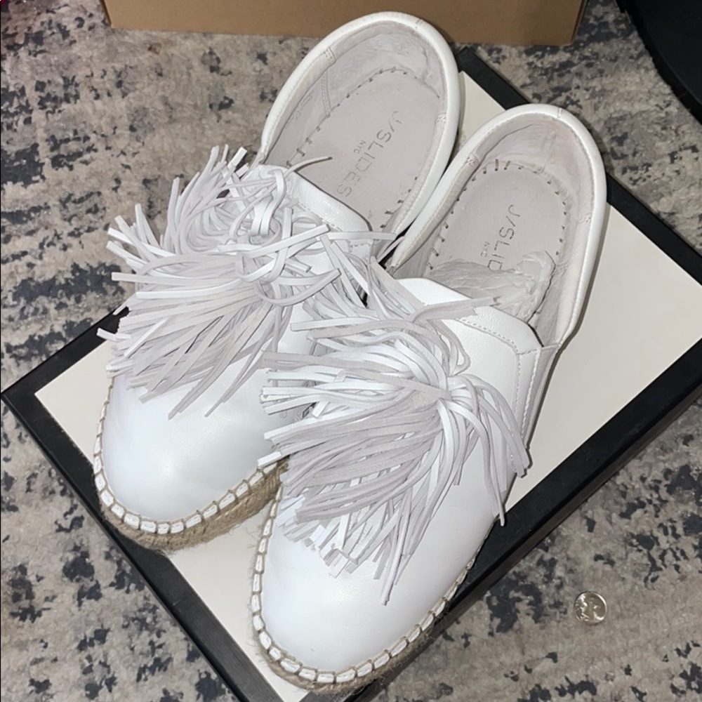 🤍 white fringe shoes